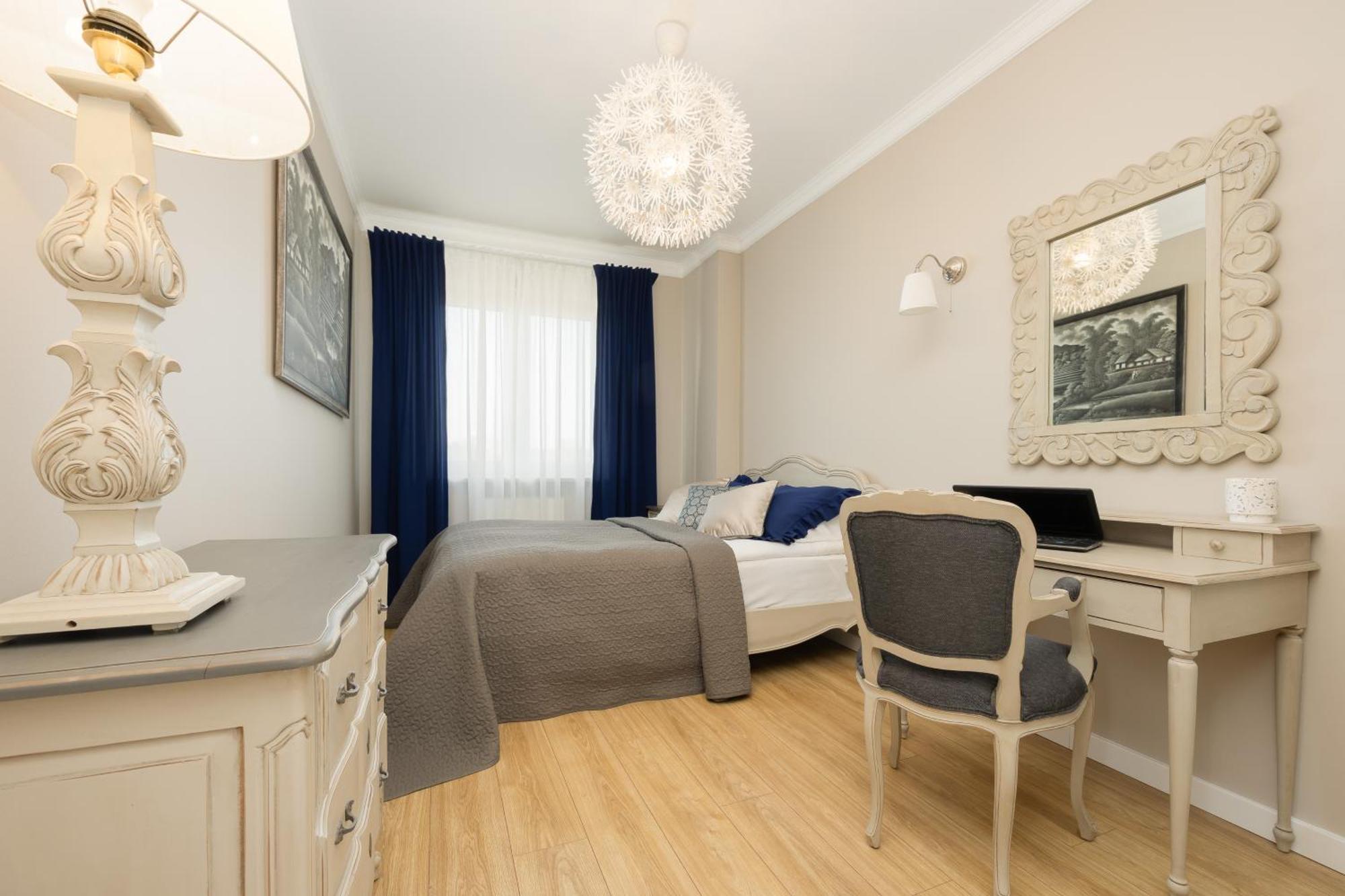 Beautiful For 6 People With Balcony And Parking In By Renters Appartamento