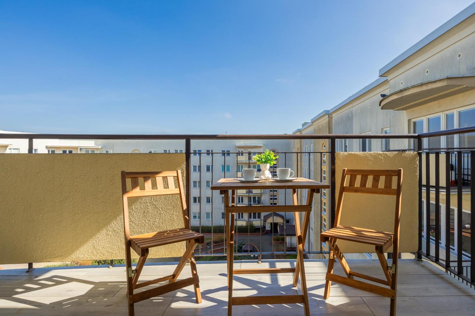 Beautiful For 6 People With Balcony And Parking In By Renters Appartamento *
