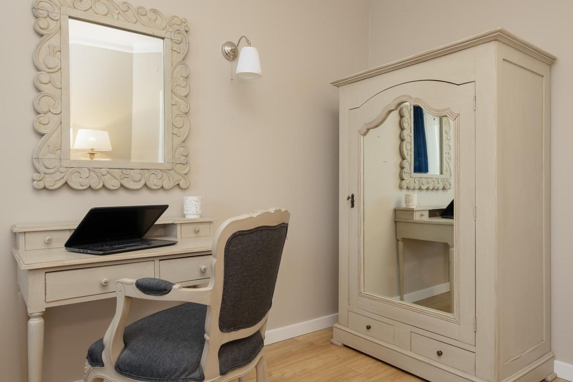 Appartamento Beautiful For 6 People With Balcony And Parking In By Renters Varsavia