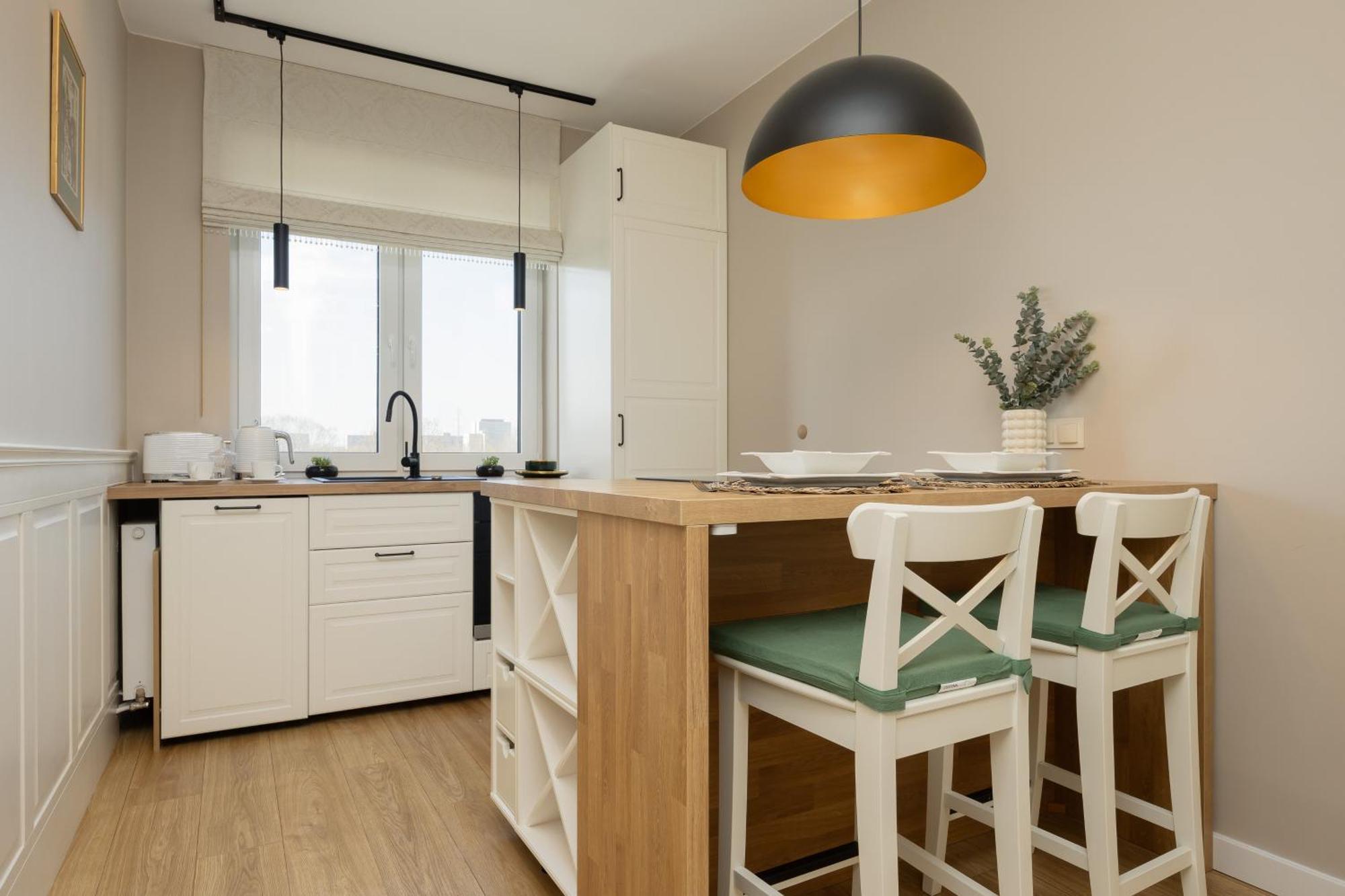 Beautiful For 6 People With Balcony And Parking In By Renters Appartamento *